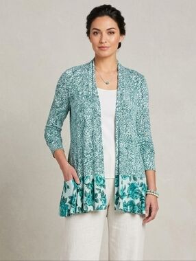 LOGO by Lori Goldstein - NWOT Print Cardigan with Pop Pockets